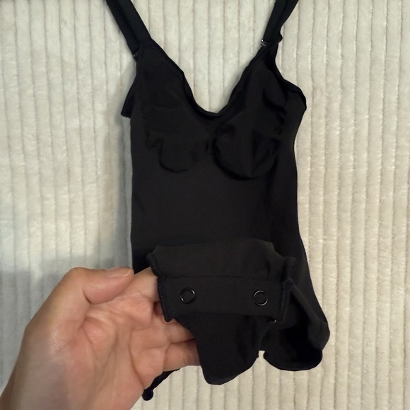 Skims Everyday Sculpt Thong Bodysuit in Onyx Black Size Small NWOT - Picture 4 of 8